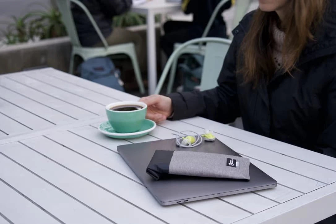 Mission Darkness ™ Dry Shield Faraday vanntett telefonhylse - Uno Vita AS