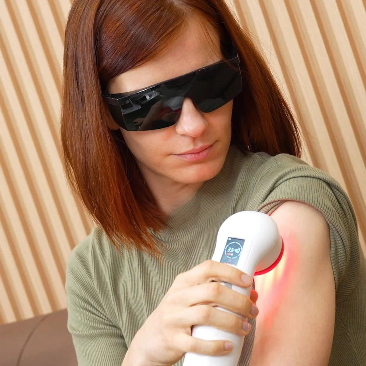 PowerCure Pro Laser – Handheld 808 nm and 650 nm Low - Level Laser for Photobiomodulation - Uno Vita AS