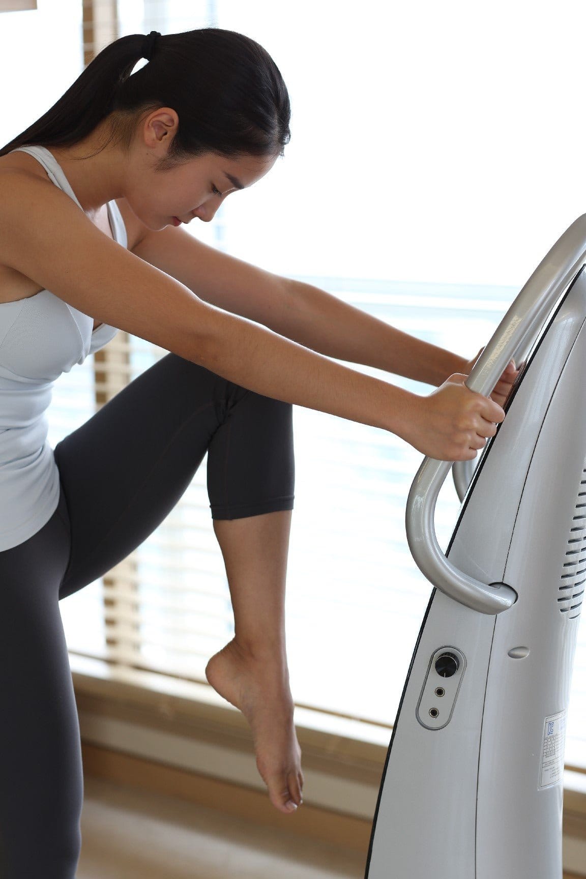 VibraSonic SonicWave Standing Vibration Platform - Advanced full-body stimulation - Uno Vita AS