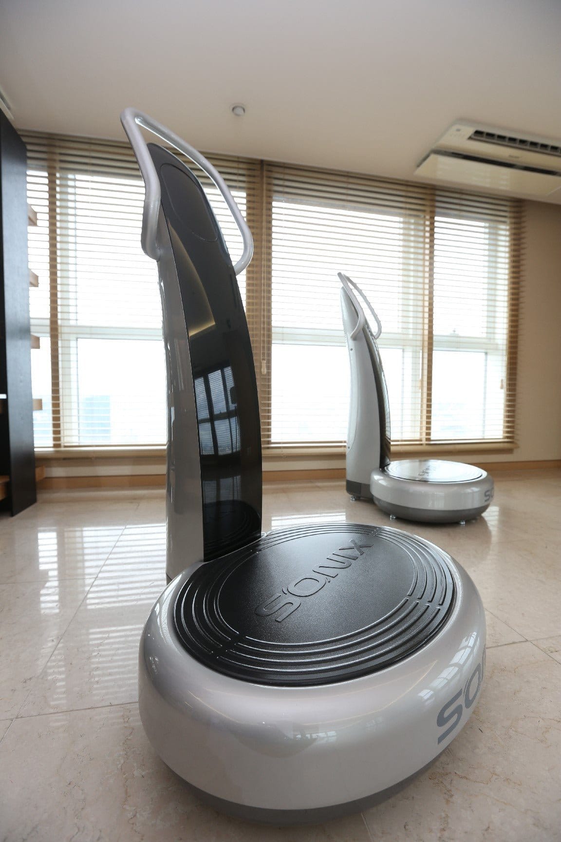 VibraSonic SonicWave Standing Vibration Platform - Advanced full-body stimulation - Uno Vita AS
