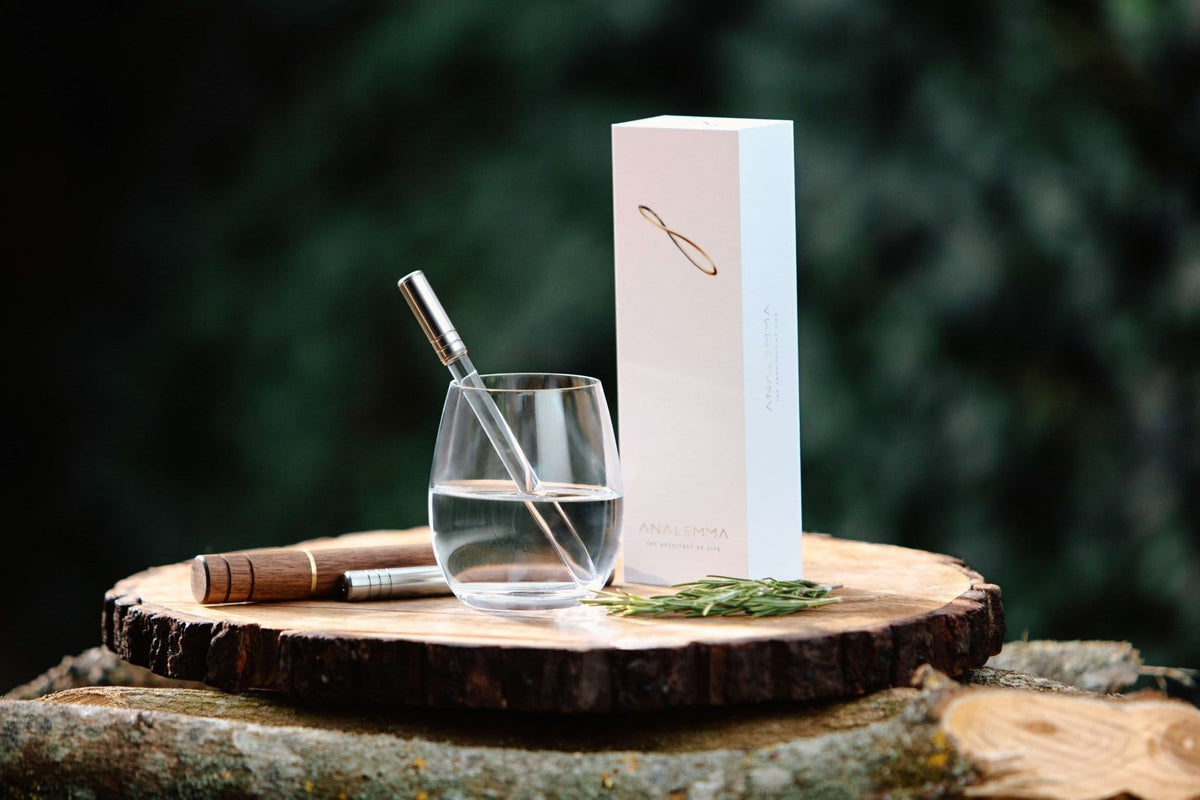 The Analemma Wand (luxury walnut) - Uno Vita AS
