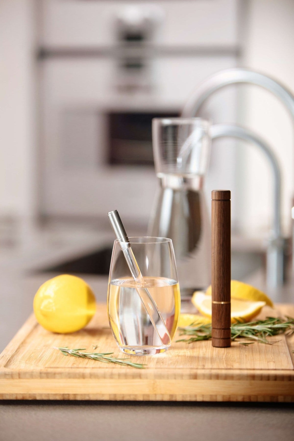 The Analemma Wand (luxury walnut) - Uno Vita AS