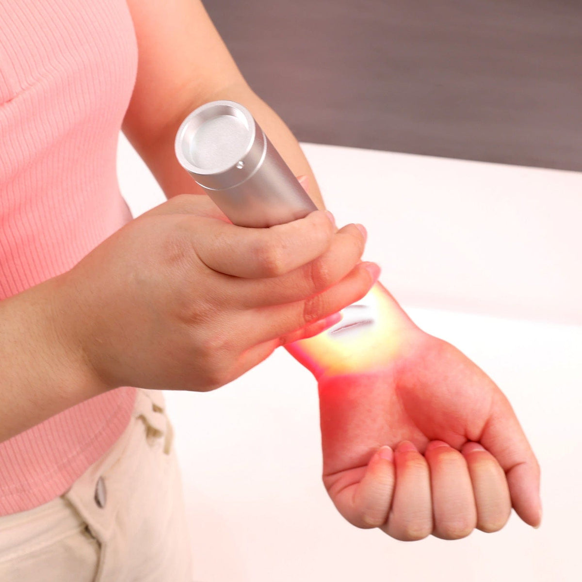 Uno Vita's Light Therapy Handheld Flashlight Torch (5 wavelengths) - Uno Vita AS