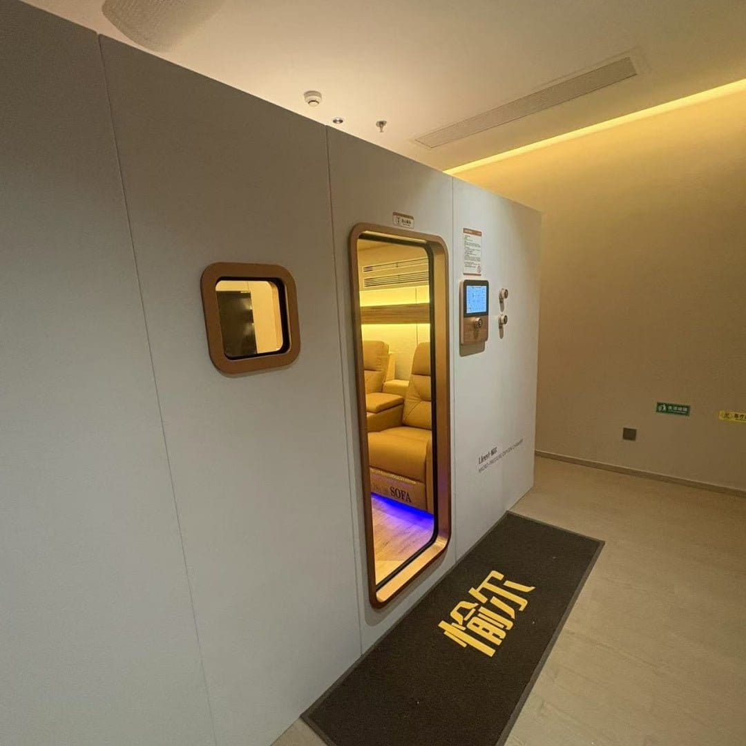 Uno Vita’s Ueerl H8 Luxury Version Hard - Shell Hyperbaric Oxygen Chamber for 4 Persons - Uno Vita AS