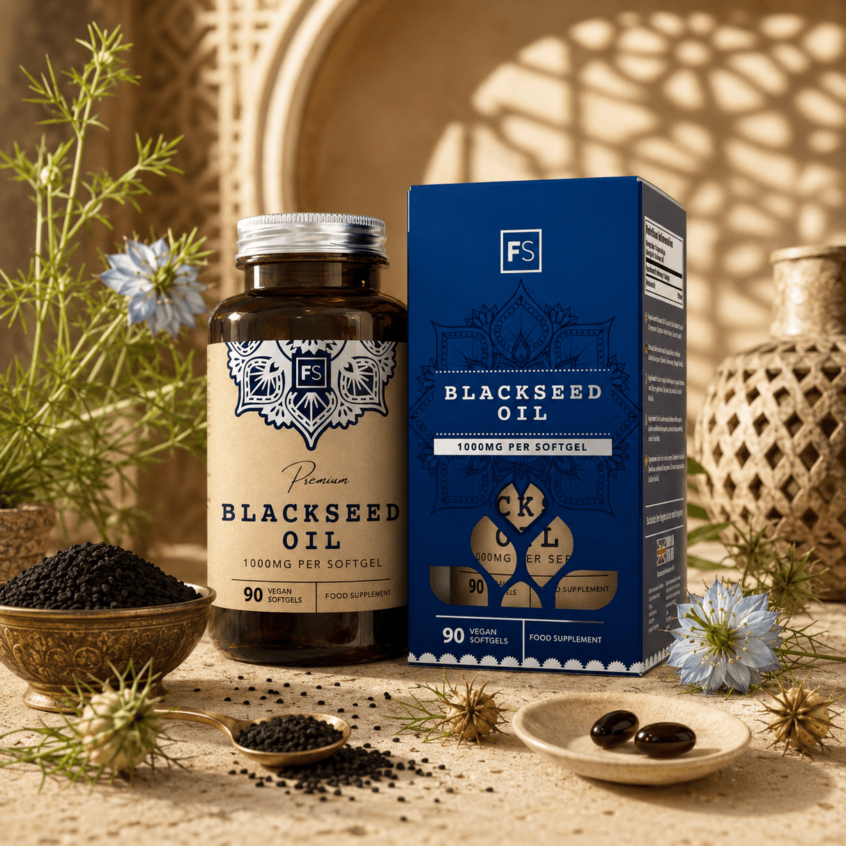 Premium svartfrøolje i en brun glassflaske med etikett, pakket med veganske mykkapsler. Frø i en skål.