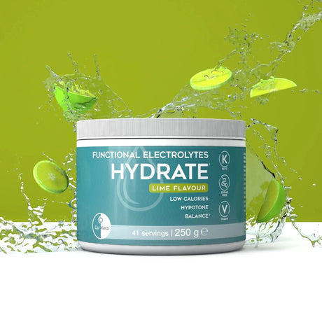 Sportsdrikk med lime, 250 g beholder, 41 porsjoner, sukkerfri og vegansk. Frisk limefarge med flygende lime skiver.
