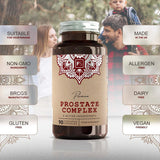 Prostate Complex i en transparent flaske med et beige og rødt etikettdesign, viser 90 grønne vegetarkapsler.